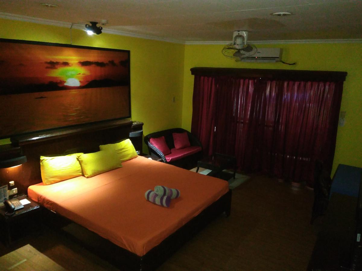 Mango'S Beachfront Resort Olongapo Eksteriør bilde